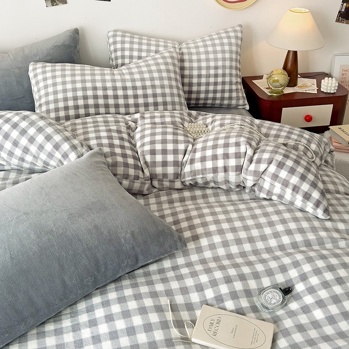 91家纺网 家纺一手货源 找家纺 芷凡家纺 2025新款牛奶绒加厚纯色条纹格子被套 牛奶绒被套-灰格