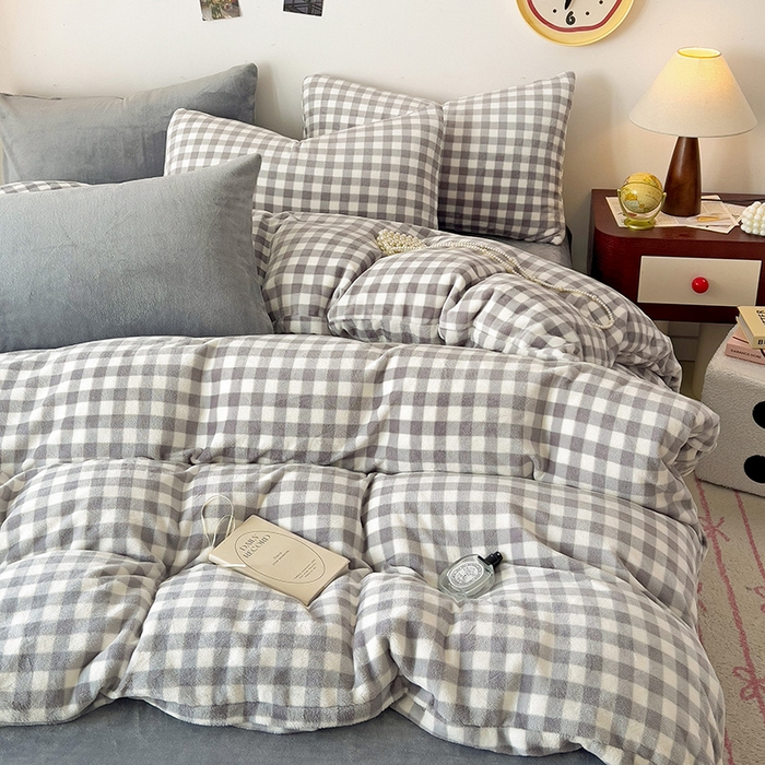 91家纺网 家纺一手货源 找家纺 芷凡家纺 2025新款牛奶绒加厚纯色条纹格子被套 牛奶绒被套-灰格