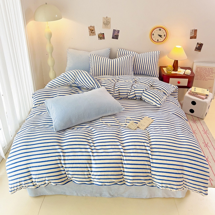 91家纺网 家纺一手货源 找家纺 芷凡家纺 2025新款牛奶绒加厚纯色条纹格子被套 牛奶绒被套-蓝条