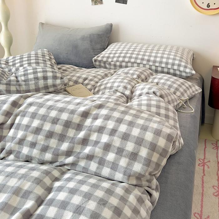 91家纺网 家纺一手货源 找家纺 芷凡家纺 2025新款牛奶绒加厚纯色条纹格子被套 牛奶绒被套-灰格