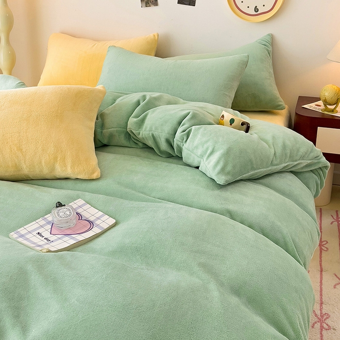 91家纺网 家纺一手货源 找家纺 芷凡家纺 2025新款牛奶绒加厚纯色条纹格子被套 牛奶绒被套-藻绿