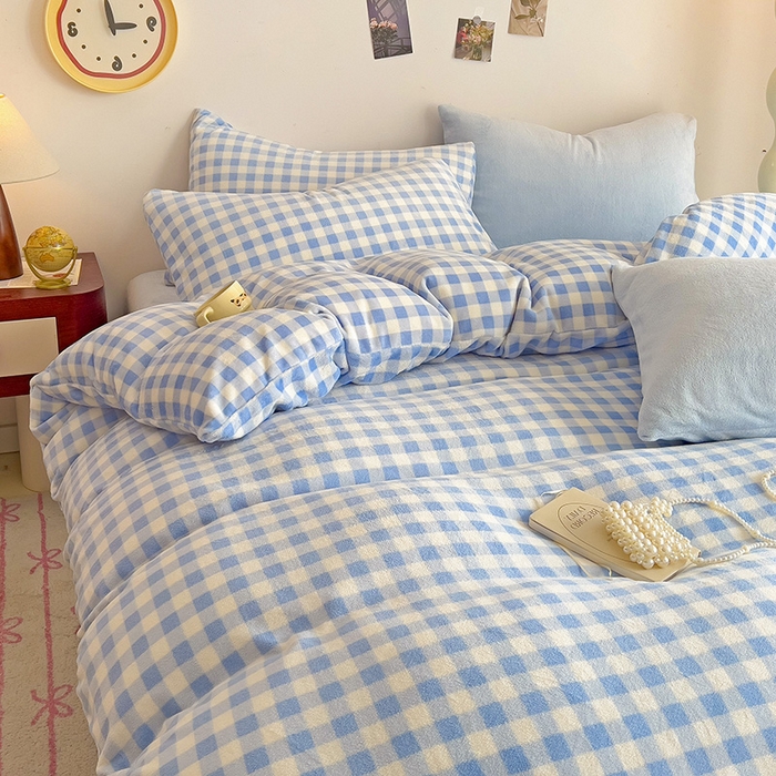 91家纺网 家纺一手货源 找家纺 芷凡家纺 2025新款牛奶绒加厚纯色条纹格子被套 牛奶绒被套-蓝格