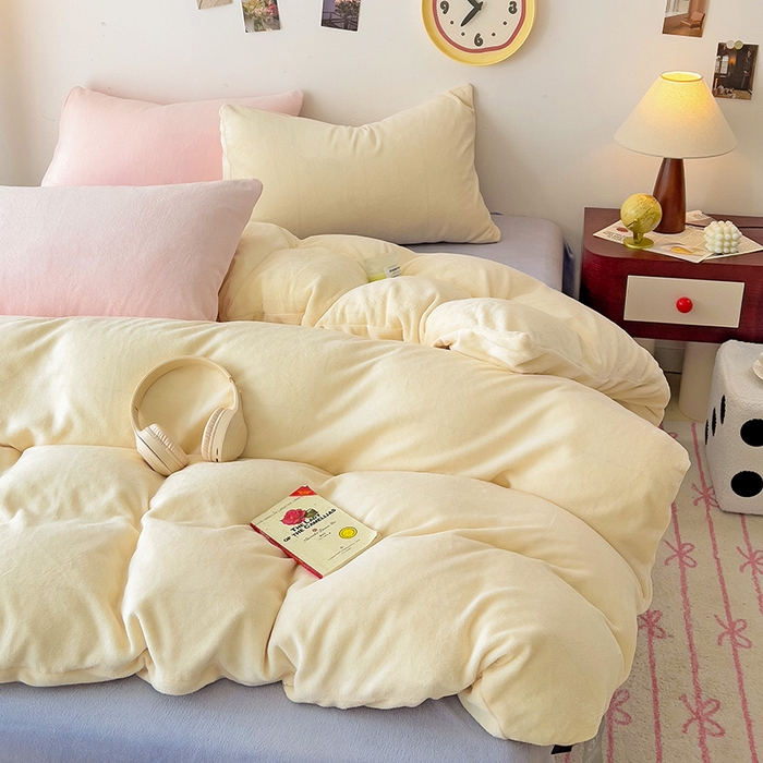 91家纺网 家纺一手货源 找家纺 芷凡家纺 2025新款牛奶绒加厚纯色条纹格子被套 牛奶绒被套-芝士