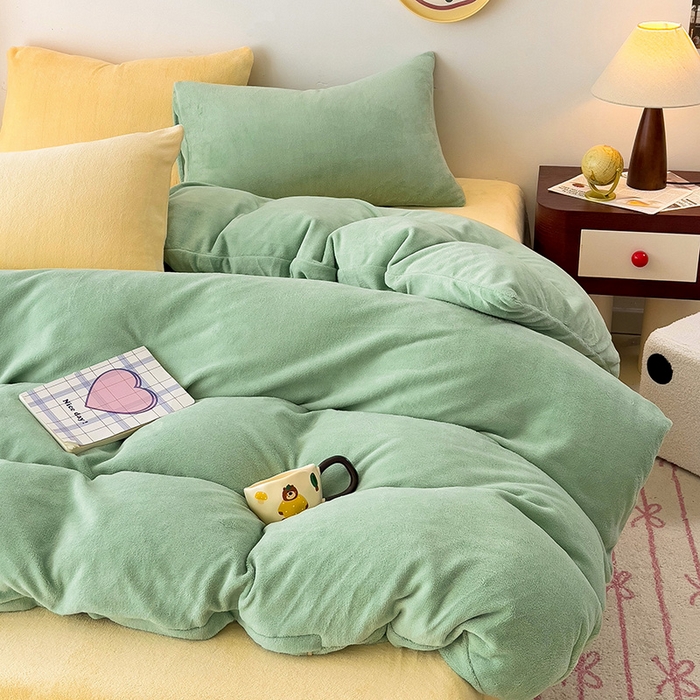 91家纺网 家纺一手货源 找家纺 芷凡家纺 2025新款牛奶绒加厚纯色条纹格子被套 牛奶绒被套-藻绿