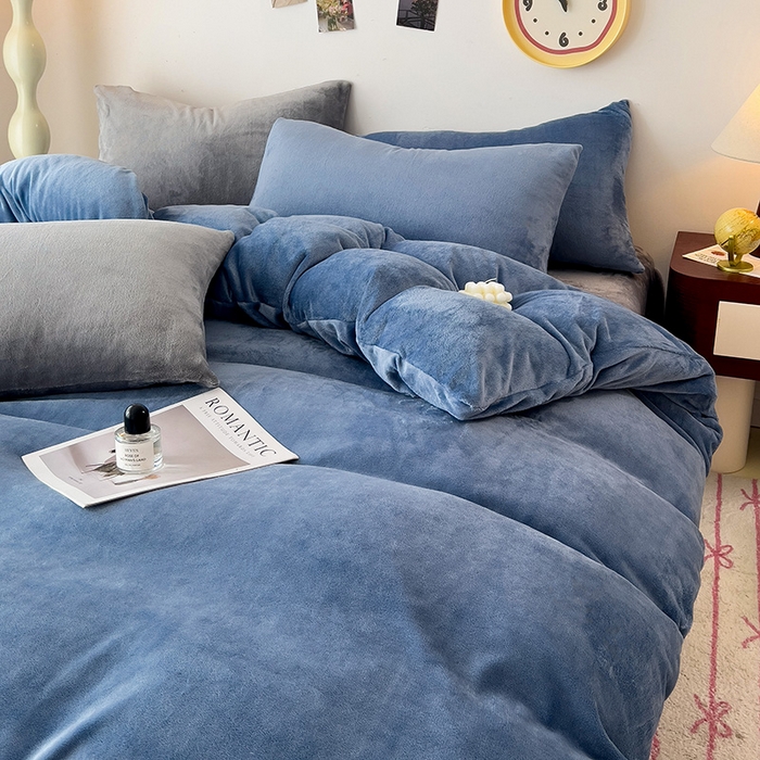 91家纺网 家纺一手货源 找家纺 芷凡家纺 2025新款牛奶绒加厚纯色条纹格子被套 牛奶绒被套-宝蓝