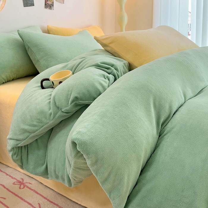 91家纺网 家纺一手货源 找家纺 芷凡家纺 2025新款牛奶绒加厚纯色条纹格子被套 牛奶绒被套-藻绿