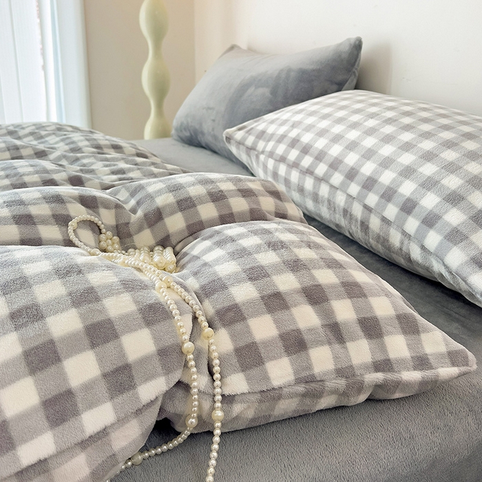 91家纺网 家纺一手货源 找家纺 芷凡家纺 2025新款牛奶绒加厚纯色条纹格子被套 牛奶绒被套-灰格