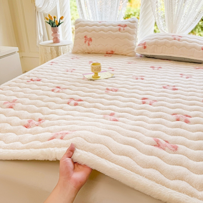 91家纺网 家纺一手货源 找家纺 LIFE.丽芙 2025秋冬新款北极绒加厚夹棉床垫床护垫单件牛奶绒床褥床垫子三件套 蝶梦-粉