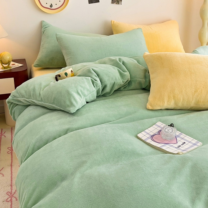 91家纺网 家纺一手货源 找家纺 芷凡家纺 2025新款牛奶绒加厚纯色条纹格子被套 牛奶绒被套-藻绿