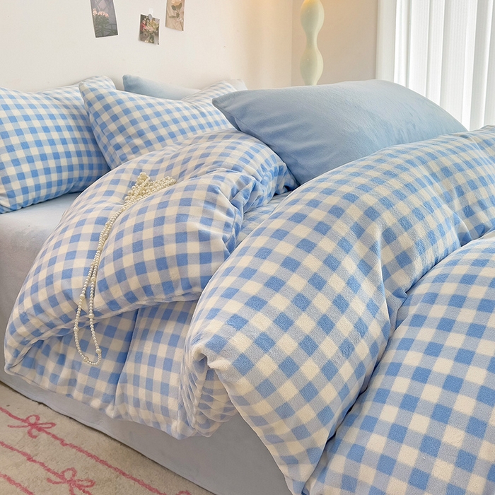 91家纺网 家纺一手货源 找家纺 芷凡家纺 2025新款牛奶绒加厚纯色条纹格子被套 牛奶绒被套-蓝格