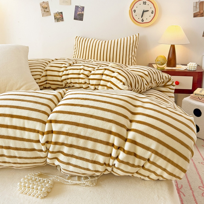 91家纺网 家纺一手货源 找家纺 芷凡家纺 2025新款牛奶绒加厚纯色条纹格子被套 牛奶绒被套-咖条