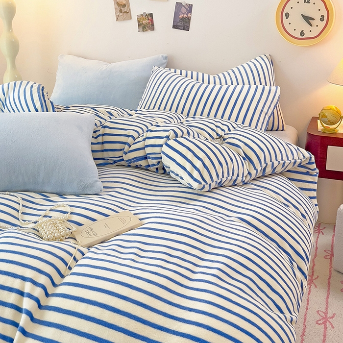 91家纺网 家纺一手货源 找家纺 芷凡家纺 2025新款牛奶绒加厚纯色条纹格子被套 牛奶绒被套-蓝条