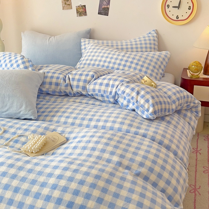 91家纺网 家纺一手货源 找家纺 芷凡家纺 2025新款牛奶绒加厚纯色条纹格子被套 牛奶绒被套-蓝格