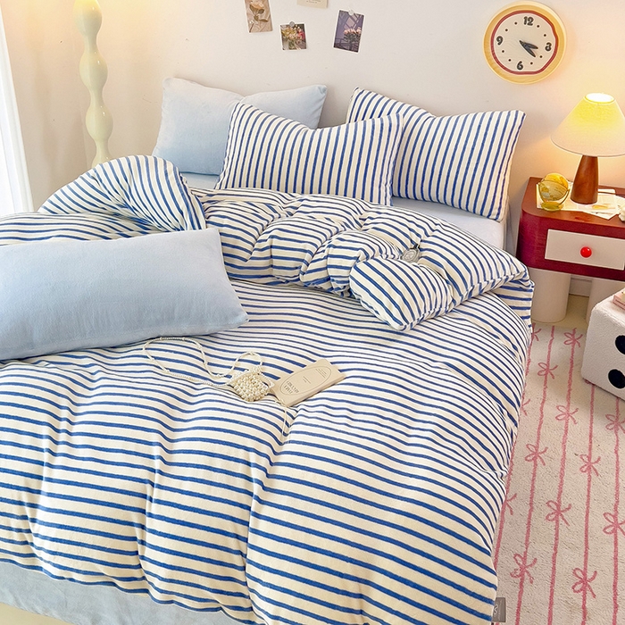 91家纺网 家纺一手货源 找家纺 芷凡家纺 2025新款牛奶绒加厚纯色条纹格子被套 牛奶绒被套-蓝条