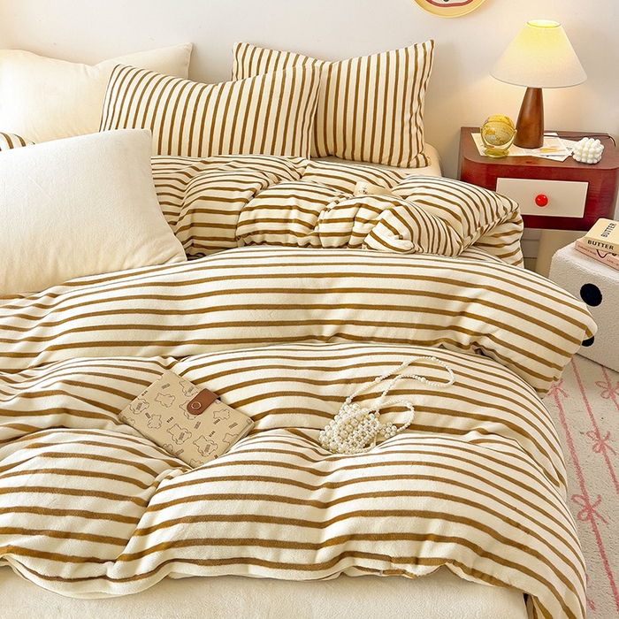 91家纺网 家纺一手货源 找家纺 芷凡家纺 2025新款牛奶绒加厚纯色条纹格子被套 牛奶绒被套-咖条