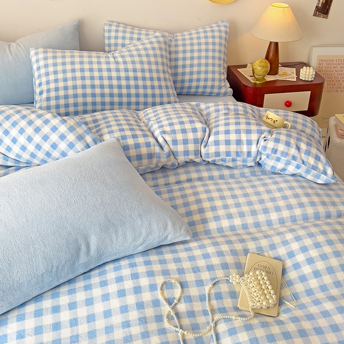 91家纺网 家纺一手货源 找家纺 芷凡家纺 2025新款牛奶绒加厚纯色条纹格子被套 牛奶绒被套-蓝格