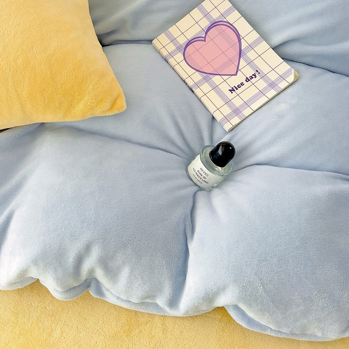 91家纺网 家纺一手货源 找家纺 芷凡家纺 2025新款牛奶绒加厚纯色条纹格子被套 牛奶绒被套-浅蓝