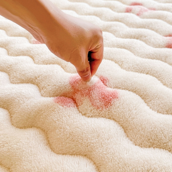 91家纺网 家纺一手货源 找家纺 LIFE.丽芙 2025秋冬新款北极绒加厚夹棉床垫床护垫单件牛奶绒床褥床垫子三件套 蝶梦-粉