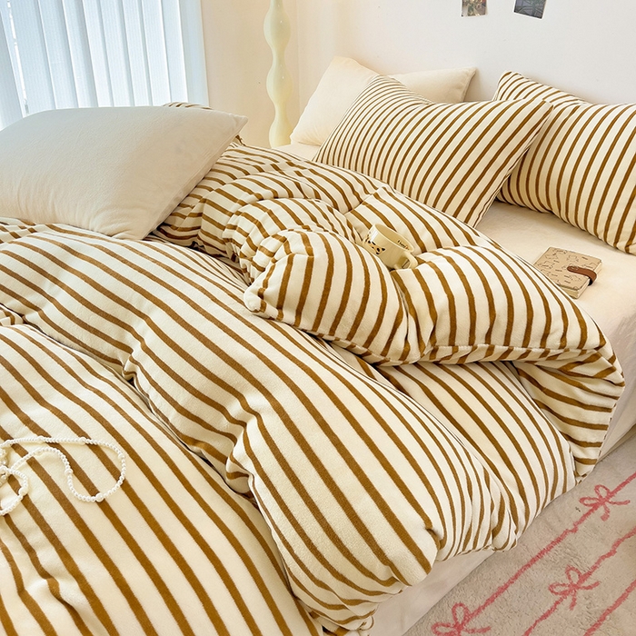 91家纺网 家纺一手货源 找家纺 芷凡家纺 2025新款牛奶绒加厚纯色条纹格子被套 牛奶绒被套-咖条