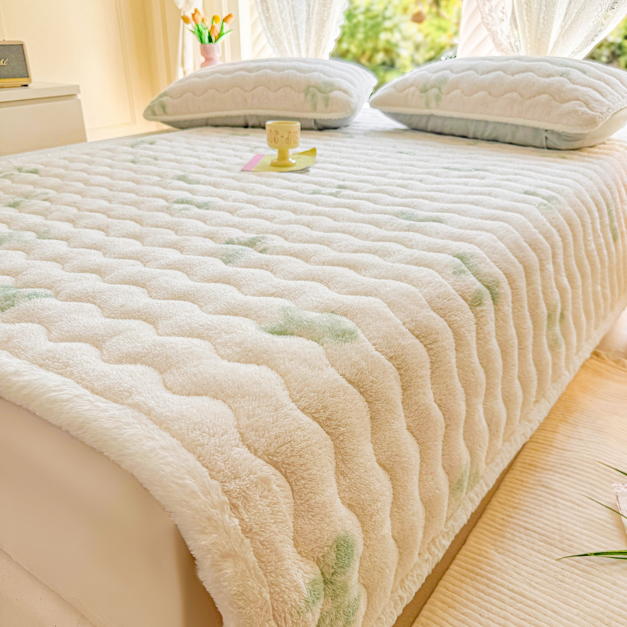 LIFE.丽芙 2025秋冬新款北极绒加厚夹棉床垫床护垫单件牛奶绒床褥床垫子三件套 蝶梦-绿