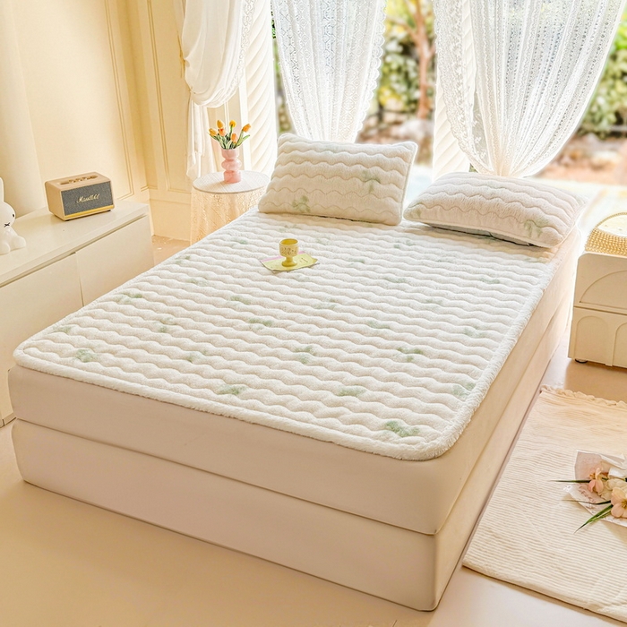 91家纺网 家纺一手货源 找家纺 LIFE.丽芙 2025秋冬新款北极绒加厚夹棉床垫床护垫单件牛奶绒床褥床垫子三件套 蝶梦-绿