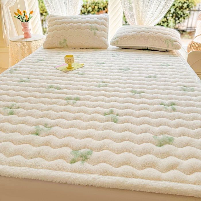 91家纺网 家纺一手货源 找家纺 LIFE.丽芙 2025秋冬新款北极绒加厚夹棉床垫床护垫单件牛奶绒床褥床垫子三件套 蝶梦-绿