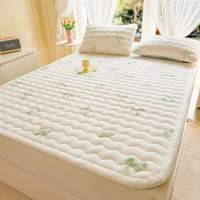 91家纺网 家纺一手货源 找家纺 LIFE.丽芙 2025秋冬新款北极绒加厚夹棉床垫床护垫单件牛奶绒床褥床垫子三件套 蝶梦-绿