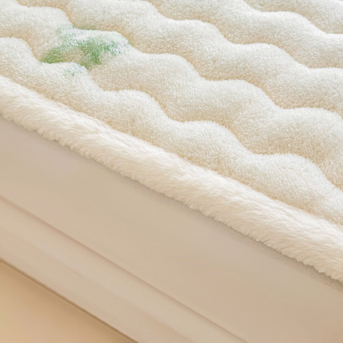 91家纺网 家纺一手货源 找家纺 LIFE.丽芙 2025秋冬新款北极绒加厚夹棉床垫床护垫单件牛奶绒床褥床垫子三件套 蝶梦-绿