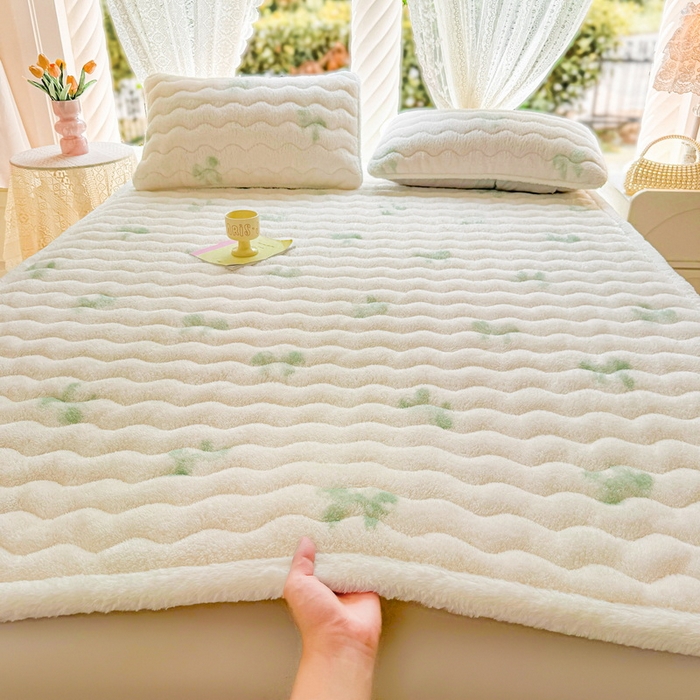 91家纺网 家纺一手货源 找家纺 LIFE.丽芙 2025秋冬新款北极绒加厚夹棉床垫床护垫单件牛奶绒床褥床垫子三件套 蝶梦-绿