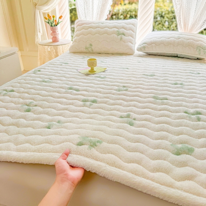 91家纺网 家纺一手货源 找家纺 LIFE.丽芙 2025秋冬新款北极绒加厚夹棉床垫床护垫单件牛奶绒床褥床垫子三件套 蝶梦-绿