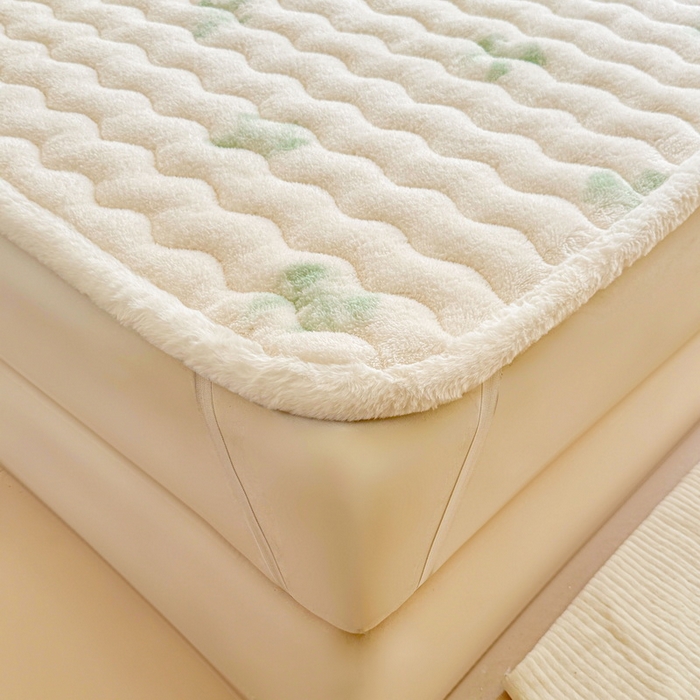 91家纺网 家纺一手货源 找家纺 LIFE.丽芙 2025秋冬新款北极绒加厚夹棉床垫床护垫单件牛奶绒床褥床垫子三件套 蝶梦-绿