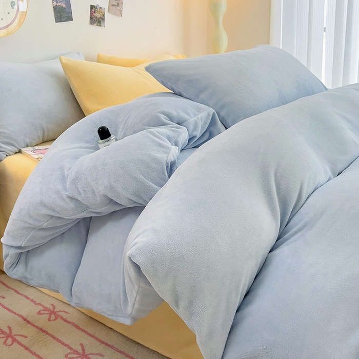 91家纺网 家纺一手货源 找家纺 芷凡家纺 2025新款牛奶绒加厚纯色条纹格子被套 牛奶绒被套-浅蓝