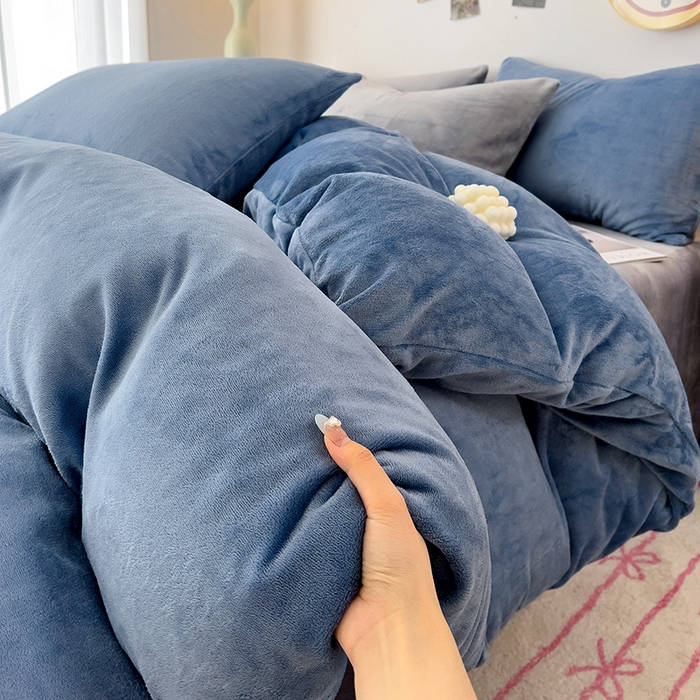 91家纺网 家纺一手货源 找家纺 （总）芷凡家纺 2025新款牛奶绒加厚纯色条纹格子被套