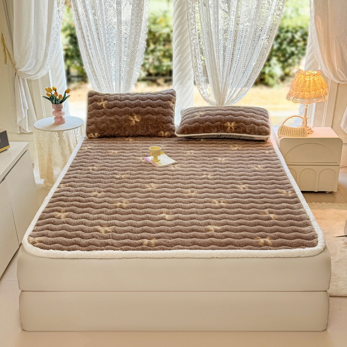 91家纺网 家纺一手货源 找家纺 LIFE.丽芙 2025秋冬新款北极绒加厚夹棉床垫床护垫单件牛奶绒床褥床垫子三件套 蝶梦-棕