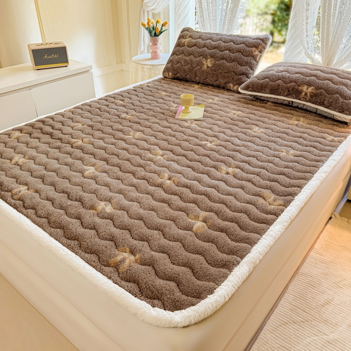 91家纺网 家纺一手货源 找家纺 LIFE.丽芙 2025秋冬新款北极绒加厚夹棉床垫床护垫单件牛奶绒床褥床垫子三件套 蝶梦-棕