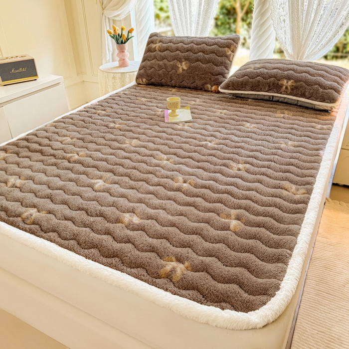 91家纺网 家纺一手货源 找家纺 LIFE.丽芙 2025秋冬新款北极绒加厚夹棉床垫床护垫单件牛奶绒床褥床垫子三件套 蝶梦-棕