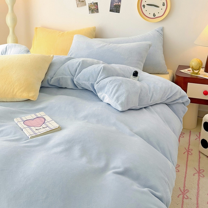 91家纺网 家纺一手货源 找家纺 芷凡家纺 2025新款牛奶绒加厚纯色条纹格子被套 牛奶绒被套-浅蓝