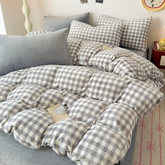 91家纺网 家纺一手货源 找家纺 芷凡家纺 2025新款牛奶绒加厚纯色条纹格子被套 牛奶绒被套-灰格