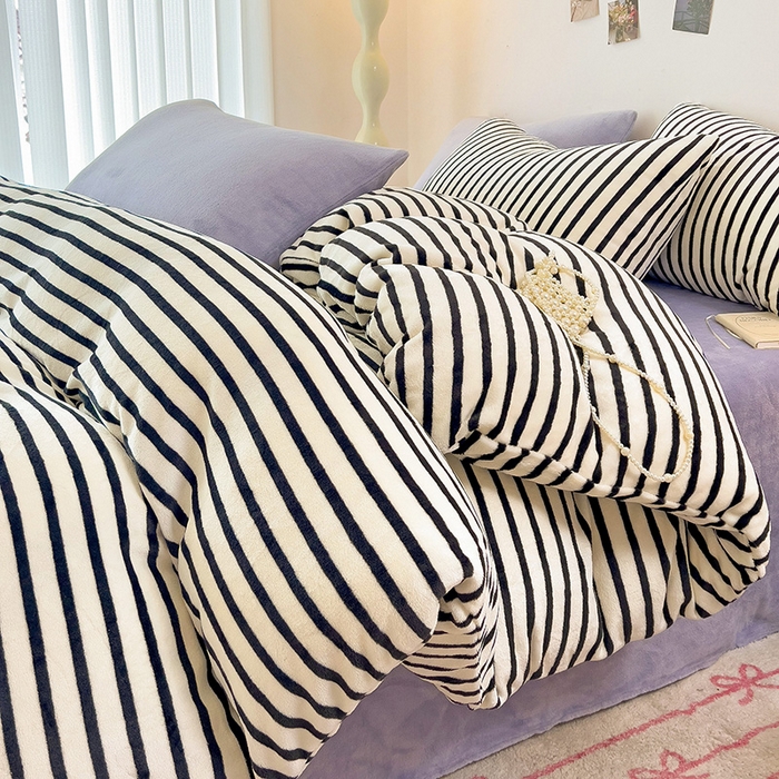 91家纺网 家纺一手货源 找家纺 芷凡家纺 2025新款牛奶绒加厚纯色条纹格子被套 牛奶绒被套-黑条