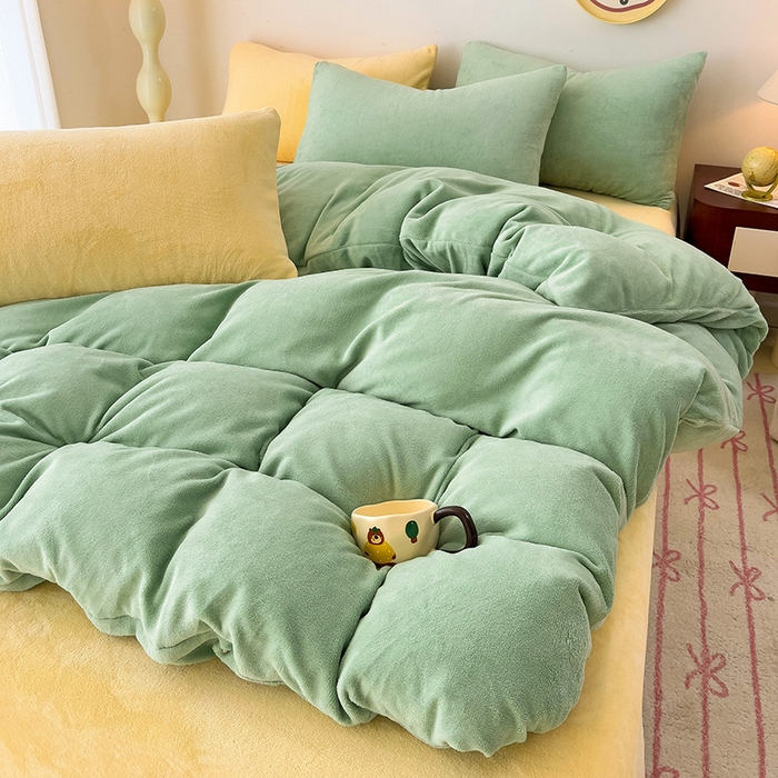 91家纺网 家纺一手货源 找家纺 芷凡家纺 2025新款牛奶绒加厚纯色条纹格子被套 牛奶绒被套-藻绿