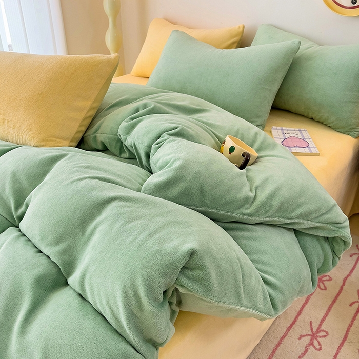 91家纺网 家纺一手货源 找家纺 芷凡家纺 2025新款牛奶绒加厚纯色条纹格子被套 牛奶绒被套-藻绿