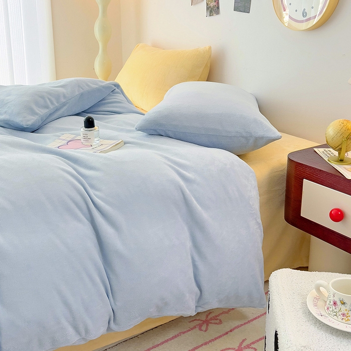 91家纺网 家纺一手货源 找家纺 芷凡家纺 2025新款牛奶绒加厚纯色条纹格子被套 牛奶绒被套-浅蓝