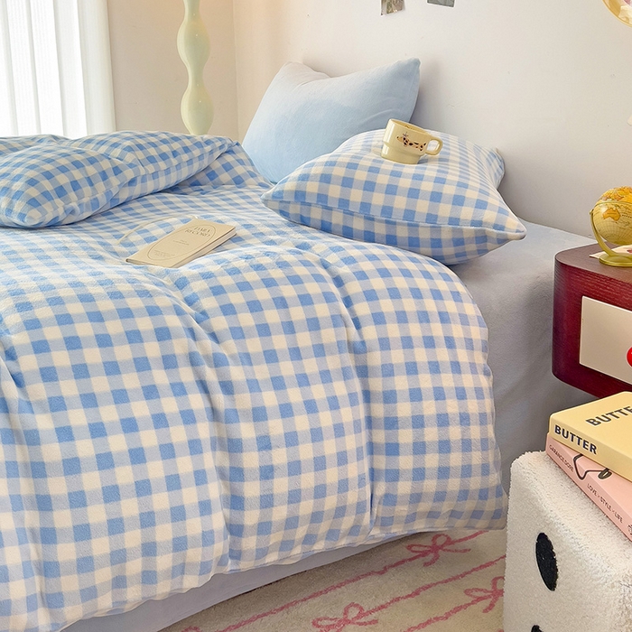 91家纺网 家纺一手货源 找家纺 芷凡家纺 2025新款牛奶绒加厚纯色条纹格子被套 牛奶绒被套-蓝格
