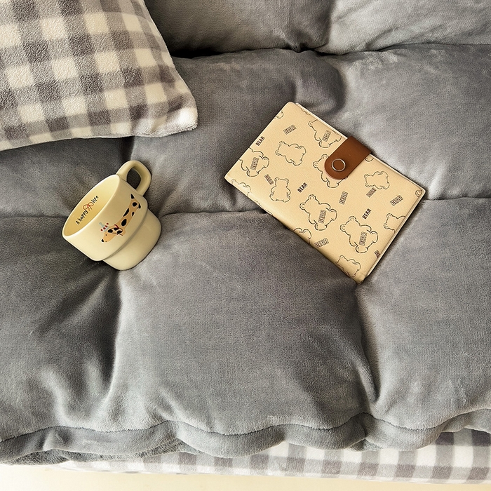 91家纺网 家纺一手货源 找家纺 芷凡家纺 2025新款牛奶绒加厚纯色条纹格子被套 牛奶绒被套-中灰