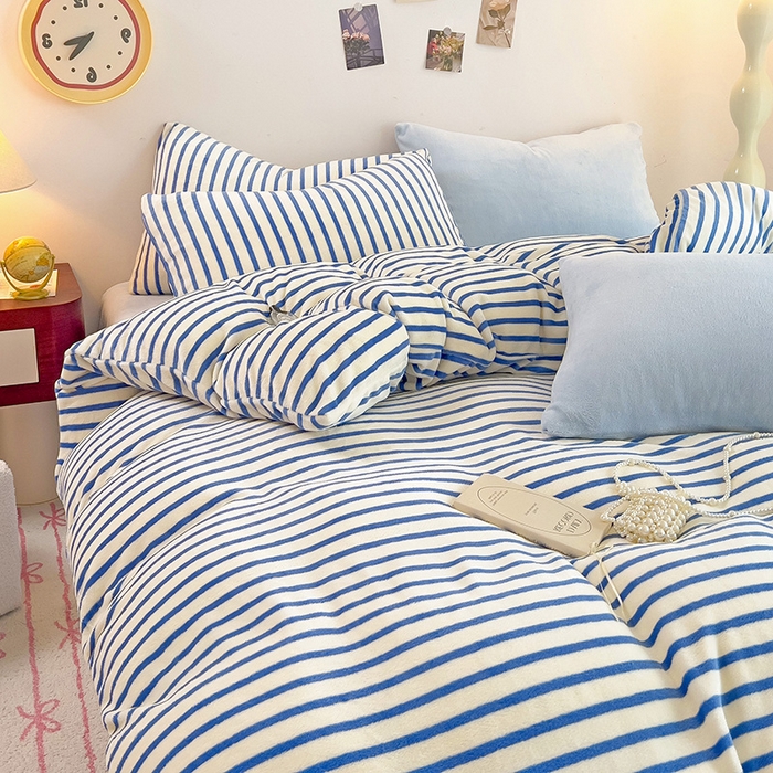 91家纺网 家纺一手货源 找家纺 芷凡家纺 2025新款牛奶绒加厚纯色条纹格子被套 牛奶绒被套-蓝条
