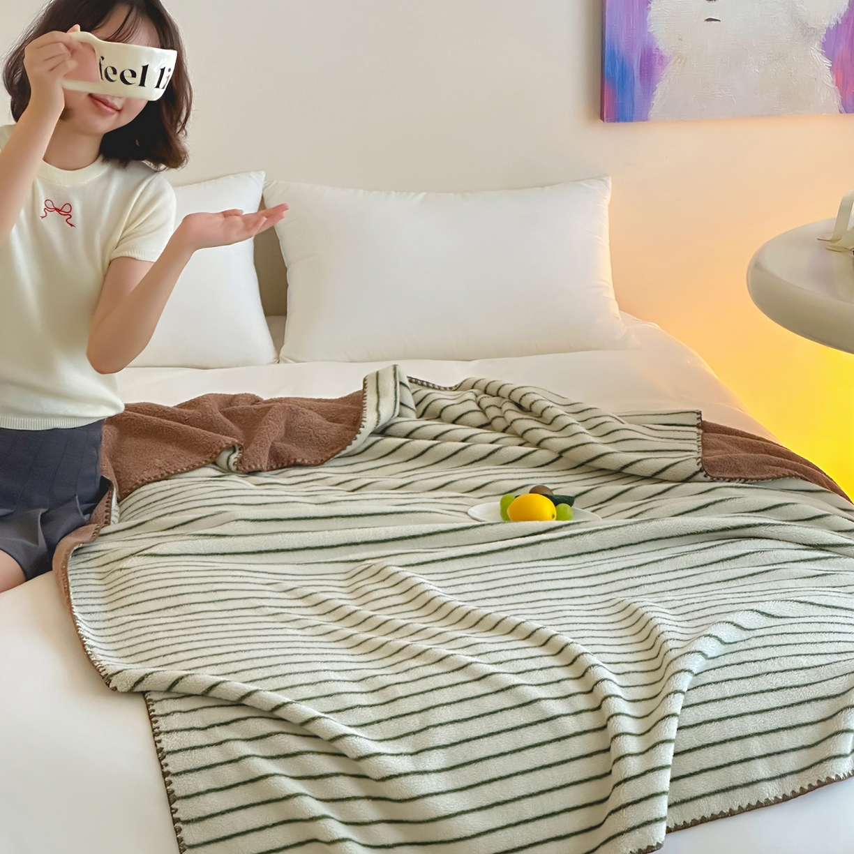 91家纺网 家纺一手货源 找家纺 桃子家居 2025新款A类ins加厚半边绒米粒绒牛奶绒三角针贝壳边多功能毛毯毯子 绒毛毯-三角针绿条咖