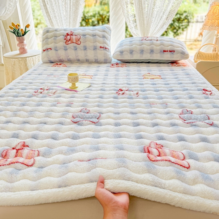 91家纺网 家纺一手货源 找家纺 LIFE.丽芙 2025秋冬新款北极绒加厚夹棉床垫床护垫单件牛奶绒床褥床垫子三件套 意趣-蓝