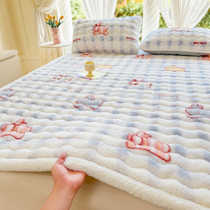 91家纺网 家纺一手货源 找家纺 LIFE.丽芙 2025秋冬新款北极绒加厚夹棉床垫床护垫单件牛奶绒床褥床垫子三件套 意趣-蓝