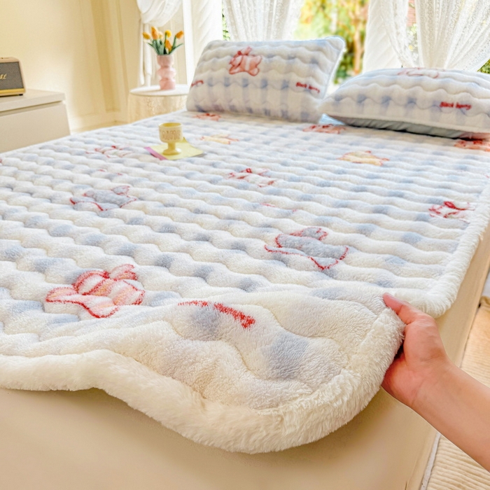 91家纺网 家纺一手货源 找家纺 LIFE.丽芙 2025秋冬新款北极绒加厚夹棉床垫床护垫单件牛奶绒床褥床垫子三件套 意趣-蓝