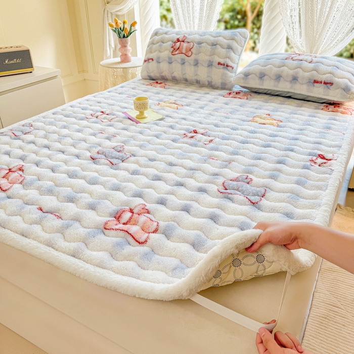 91家纺网 家纺一手货源 找家纺 LIFE.丽芙 2025秋冬新款北极绒加厚夹棉床垫床护垫单件牛奶绒床褥床垫子三件套 意趣-蓝